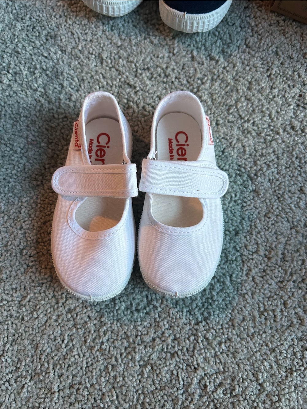 Cienta White Canvas Mary Jane Shoes for Kids